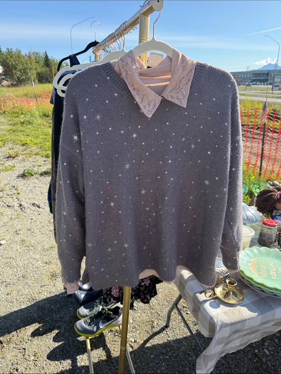Sweaters - Gray Star-Embellished Women's Sweater with Lace Collar